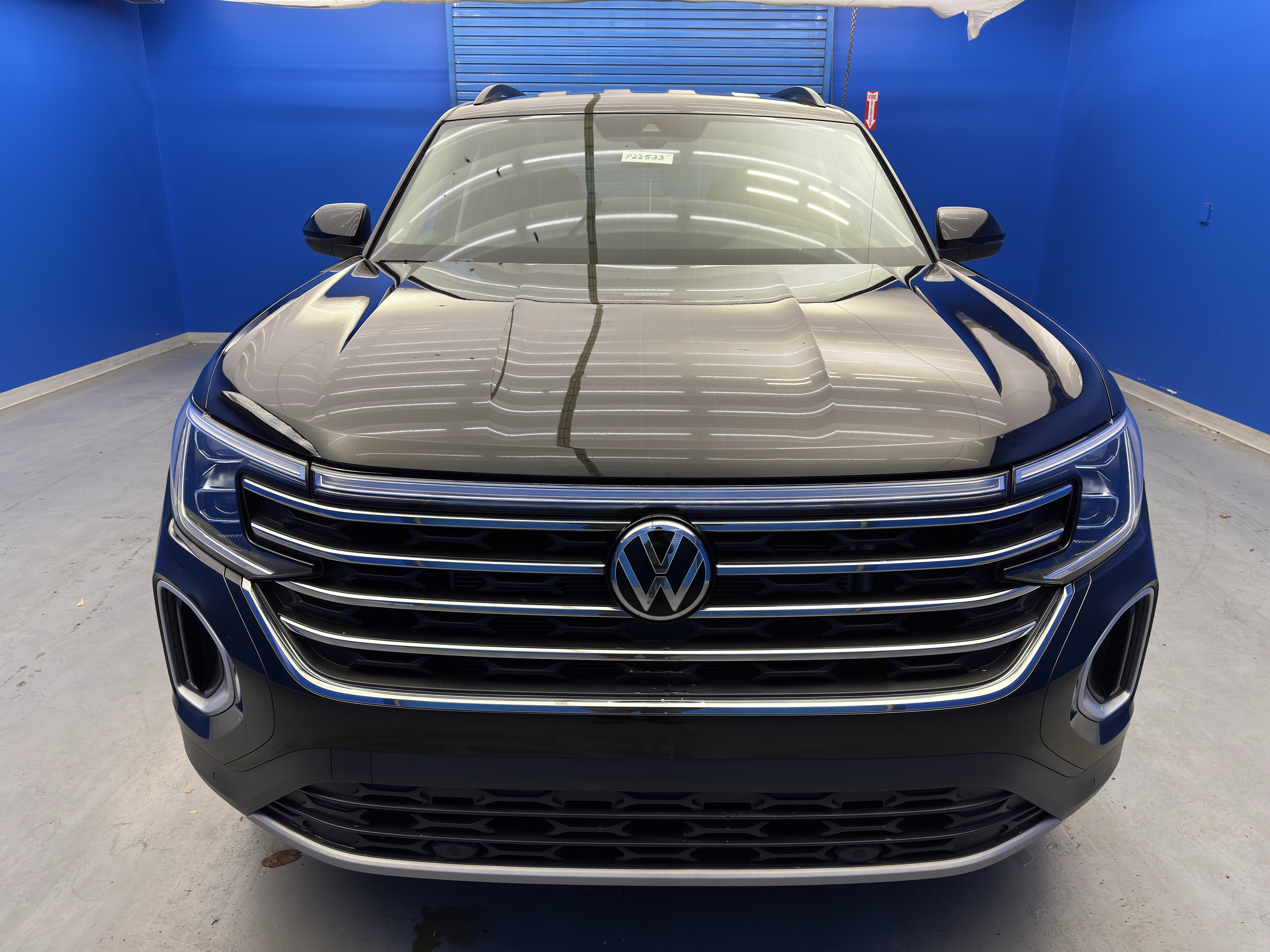Certified 2025 Volkswagen Atlas SE w/ Black Wheel Package image 3