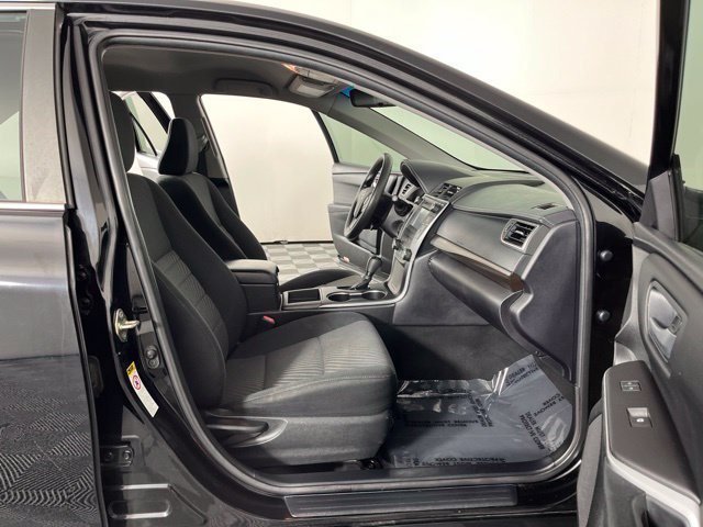 Used 2017 Toyota Camry LE FWD image 39