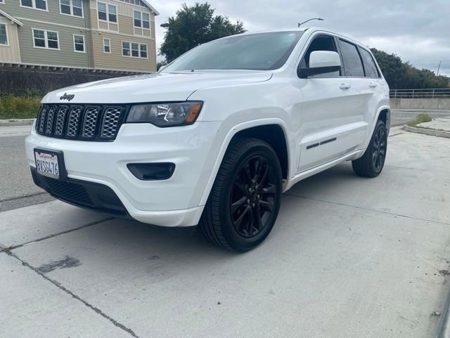 Used 2018 Jeep Grand Cherokee Altitude AWD/4WD image 3