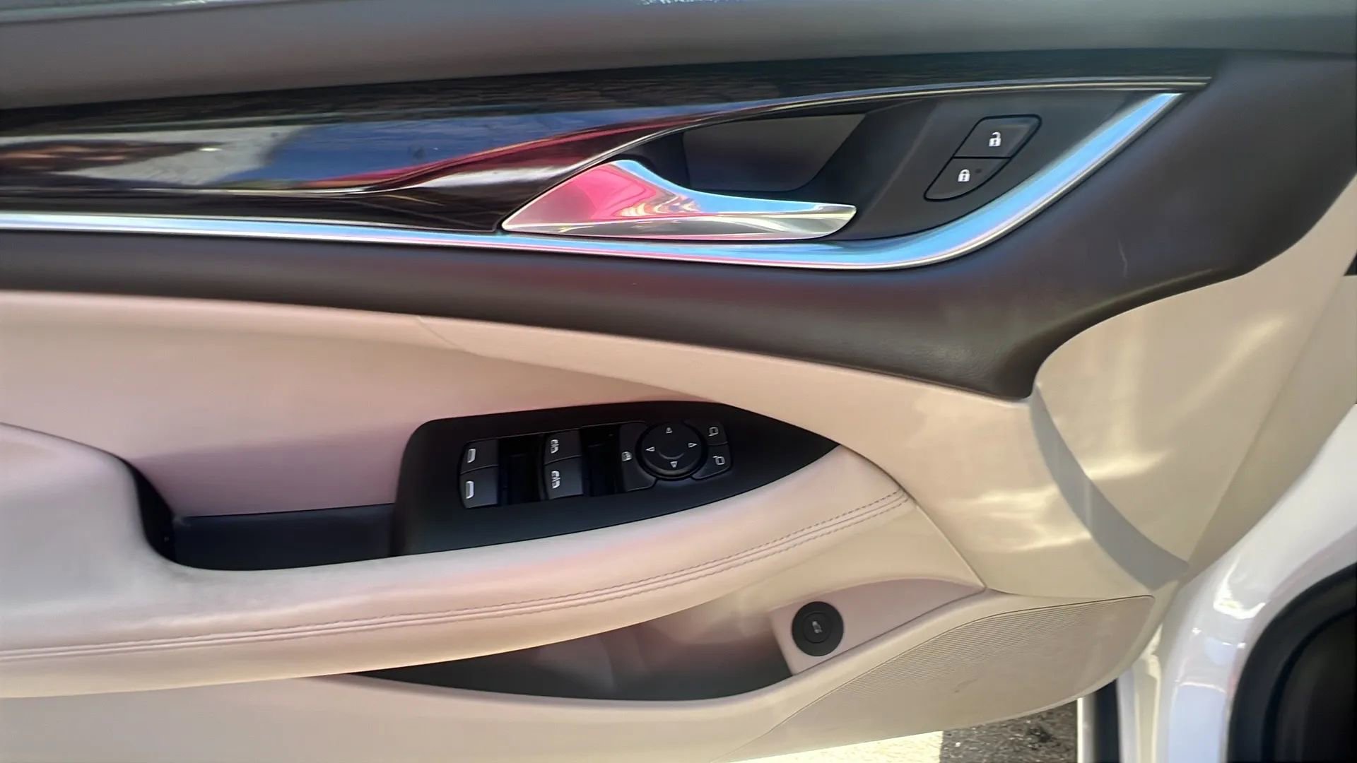 Used 2017 Buick LaCrosse Preferred image 23