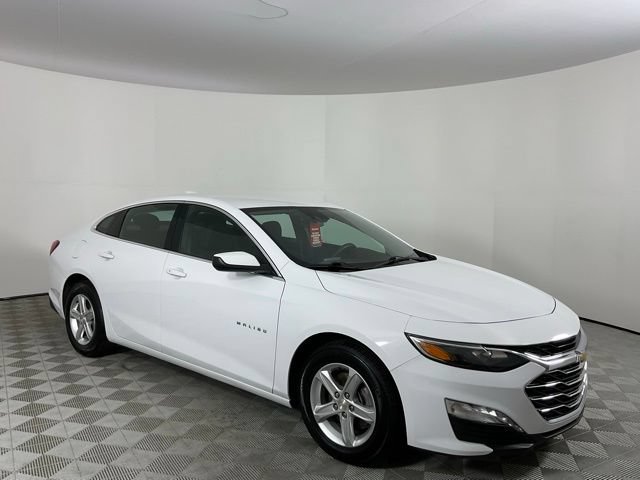 Used 2023 Chevrolet Malibu LT w/ Driver Confidence Package FWD image 3