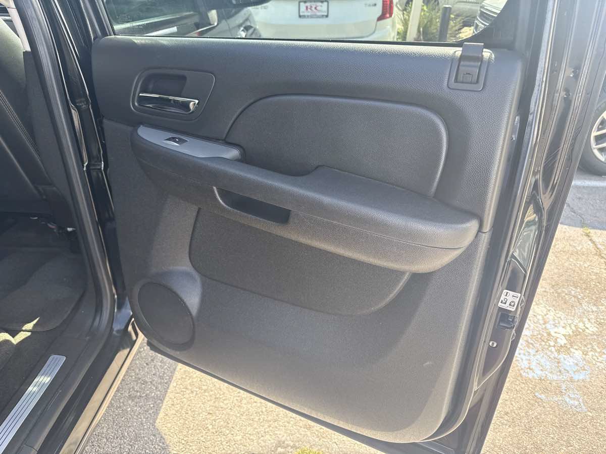Used 2009 Chevrolet Suburban LT AWD/4WD image 21