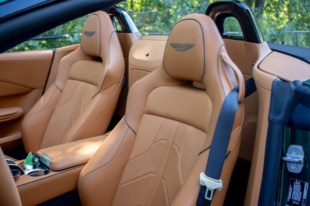 Used 2026 Aston Martin V8 Vantage Coupe image 13