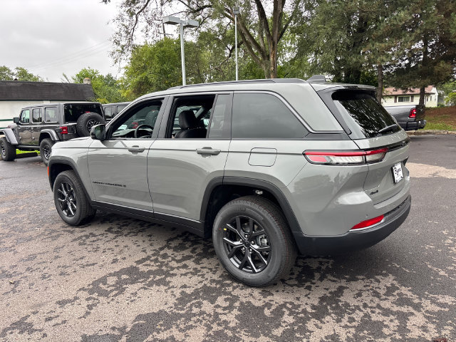New 2027 Jeep Grand Cherokee 4WD image 9