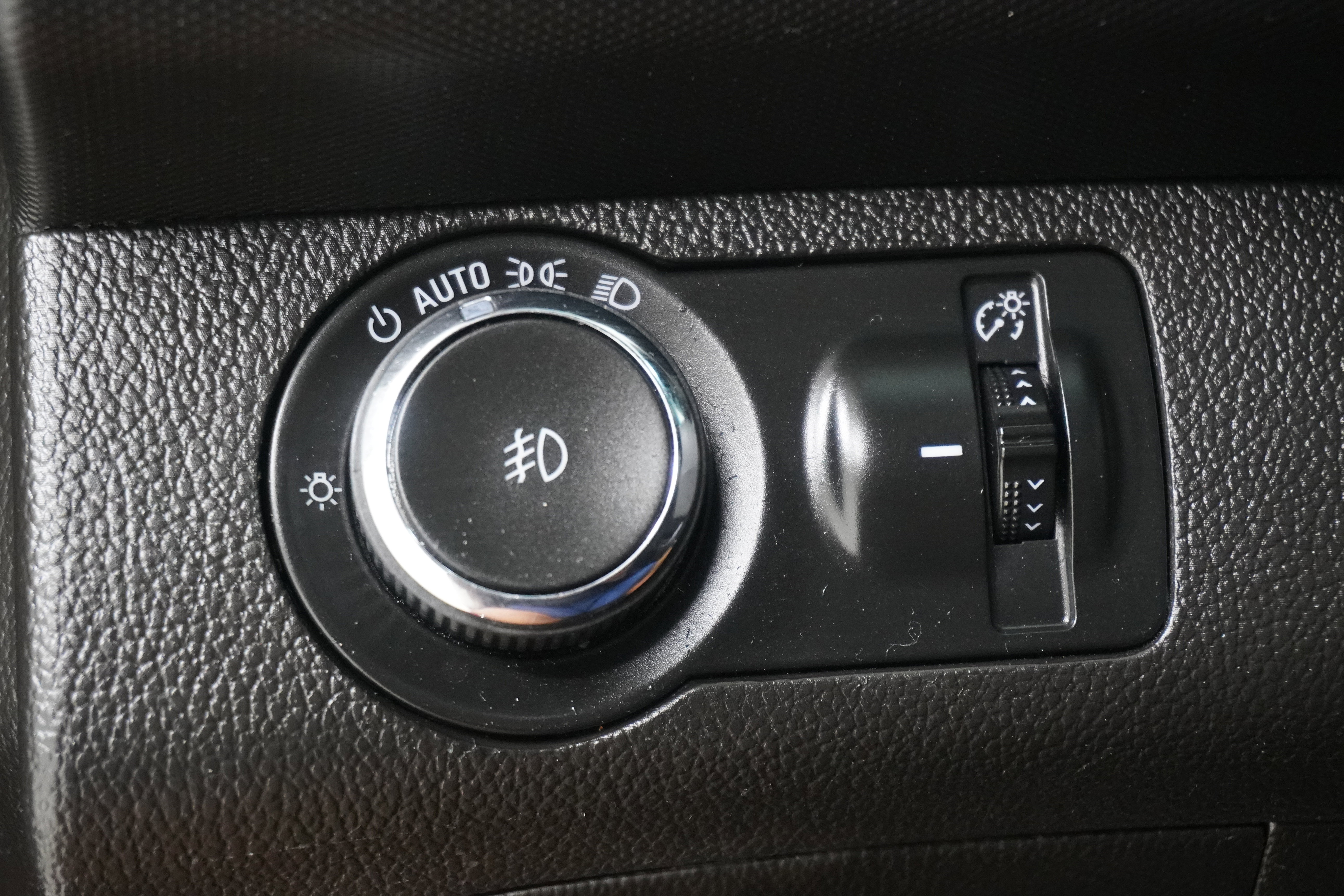 Used 2020 Chevrolet Sonic LT w/ Convenience Package image 21