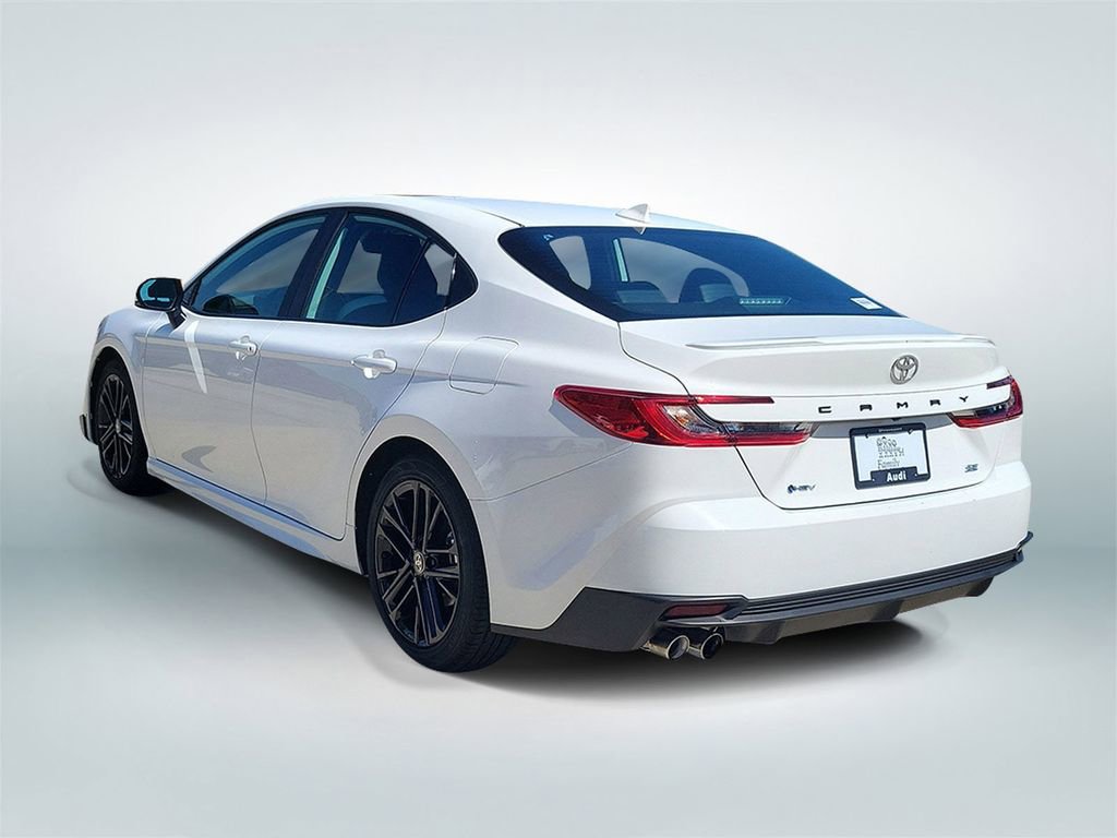 Used 2025 Toyota Camry SE image 4