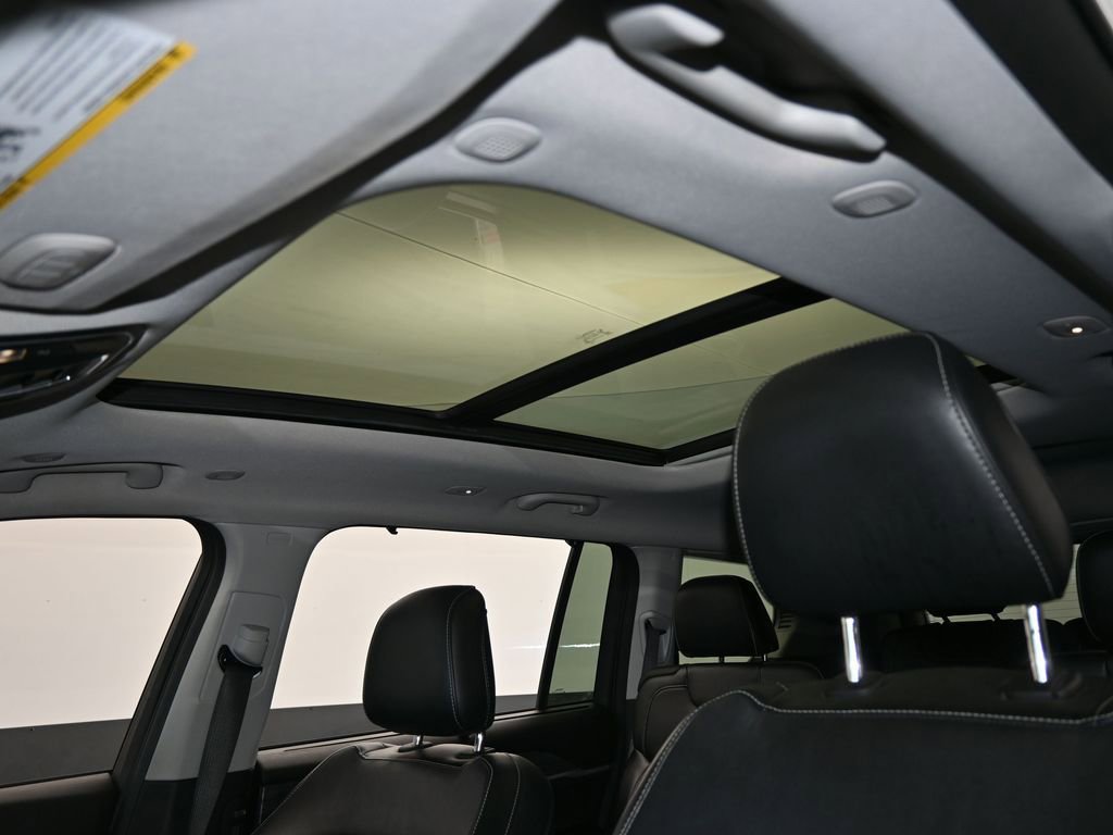 Used 2021 Jeep Grand Cherokee L Limited w/ Luxury Tech Group II image 11