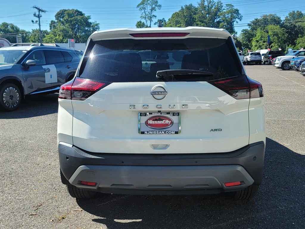 Used 2023 Nissan Rogue S AWD/4WD image 7
