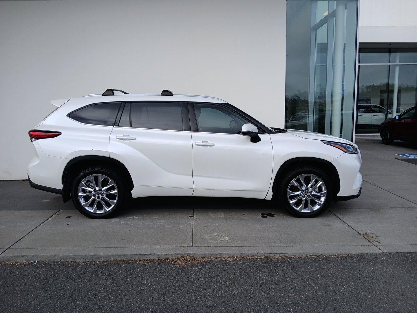 Used 2020 Toyota Highlander Limited image 5