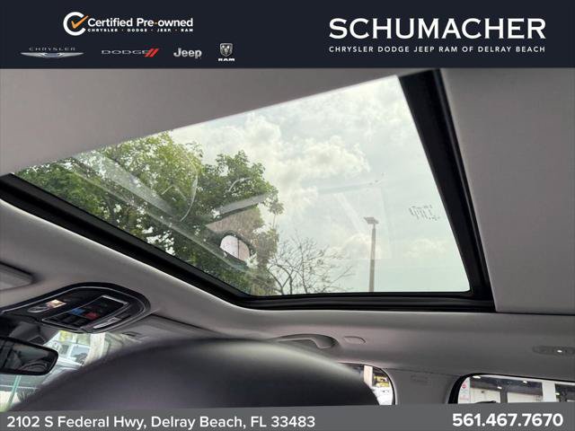 Certified 2023 Jeep Grand Cherokee Limited AWD/4WD image 15