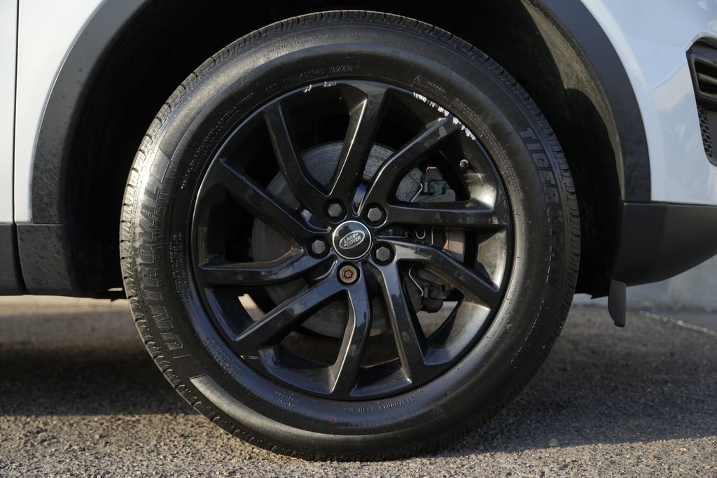 Used 2019 Land Rover Discovery Sport SE AWD/4WD image 12