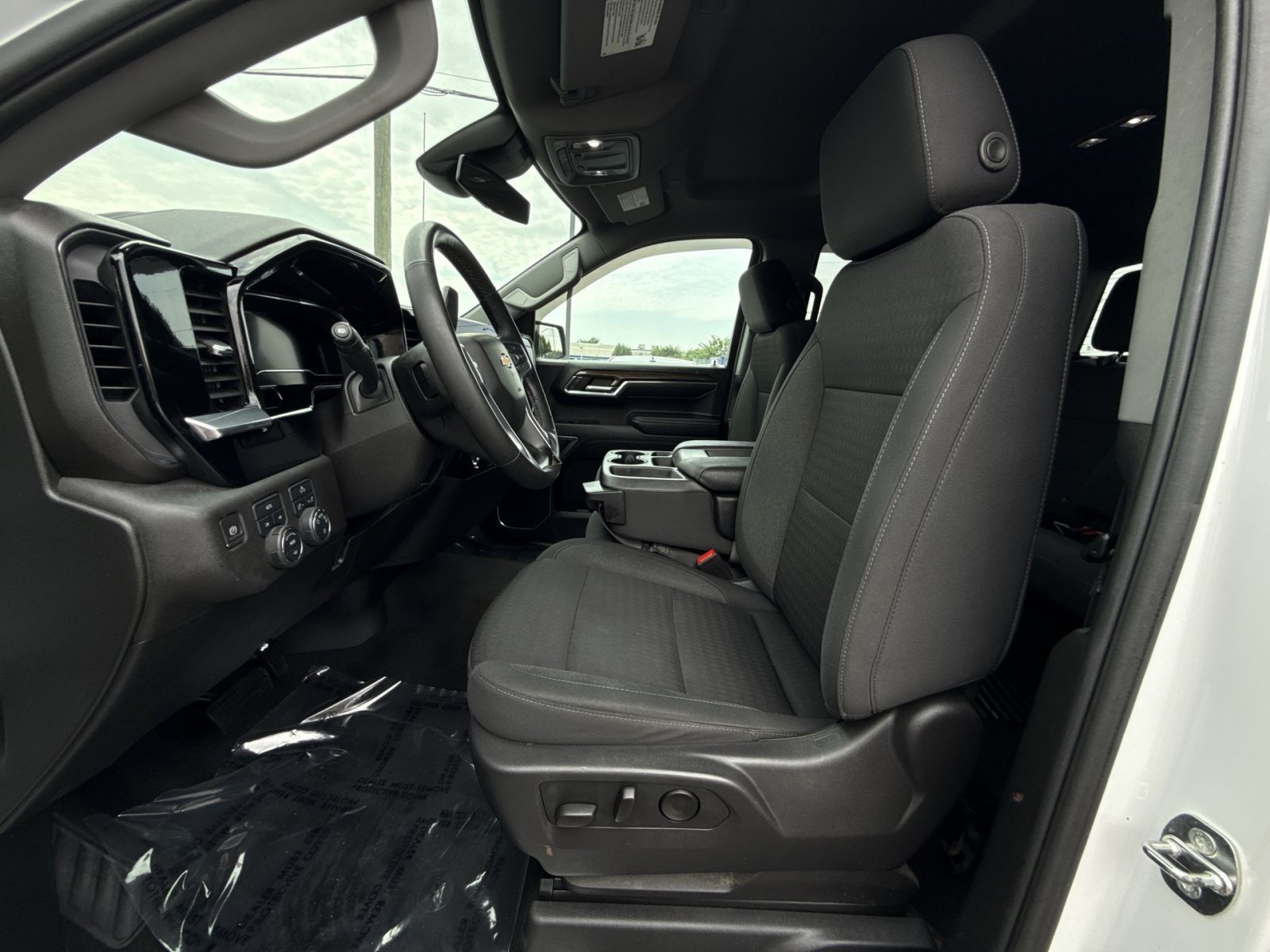 Used 2023 Chevrolet Silverado 1500 LT AWD/4WD image 10