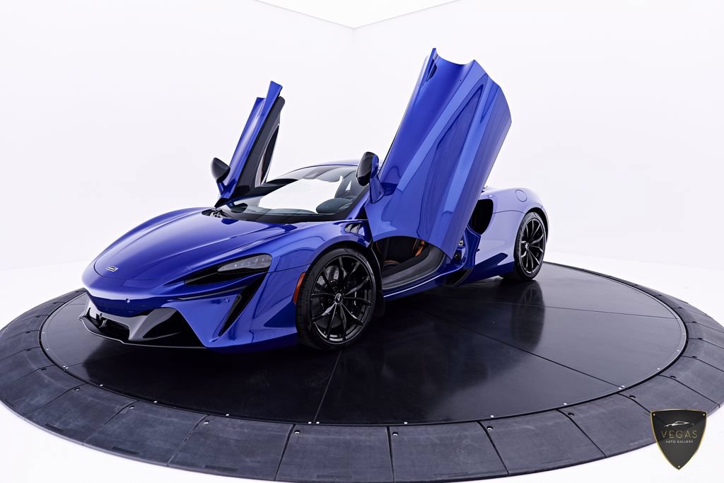 Used 2025 McLaren Artura RWD image 22