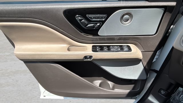 Used 2023 Lincoln Aviator Reserve w/ Equipment Group 201A AWD/4WD image 17