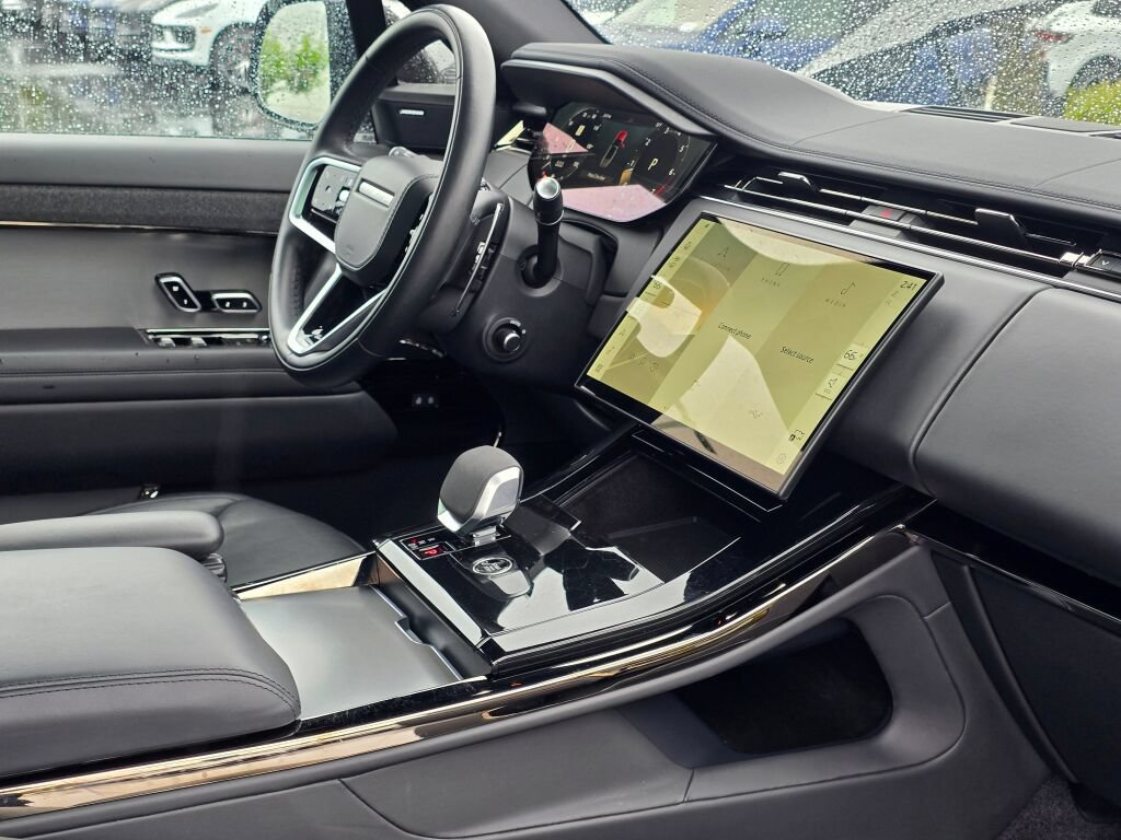 Used 2025 Land Rover Range Rover Sport SE AWD/4WD image 29