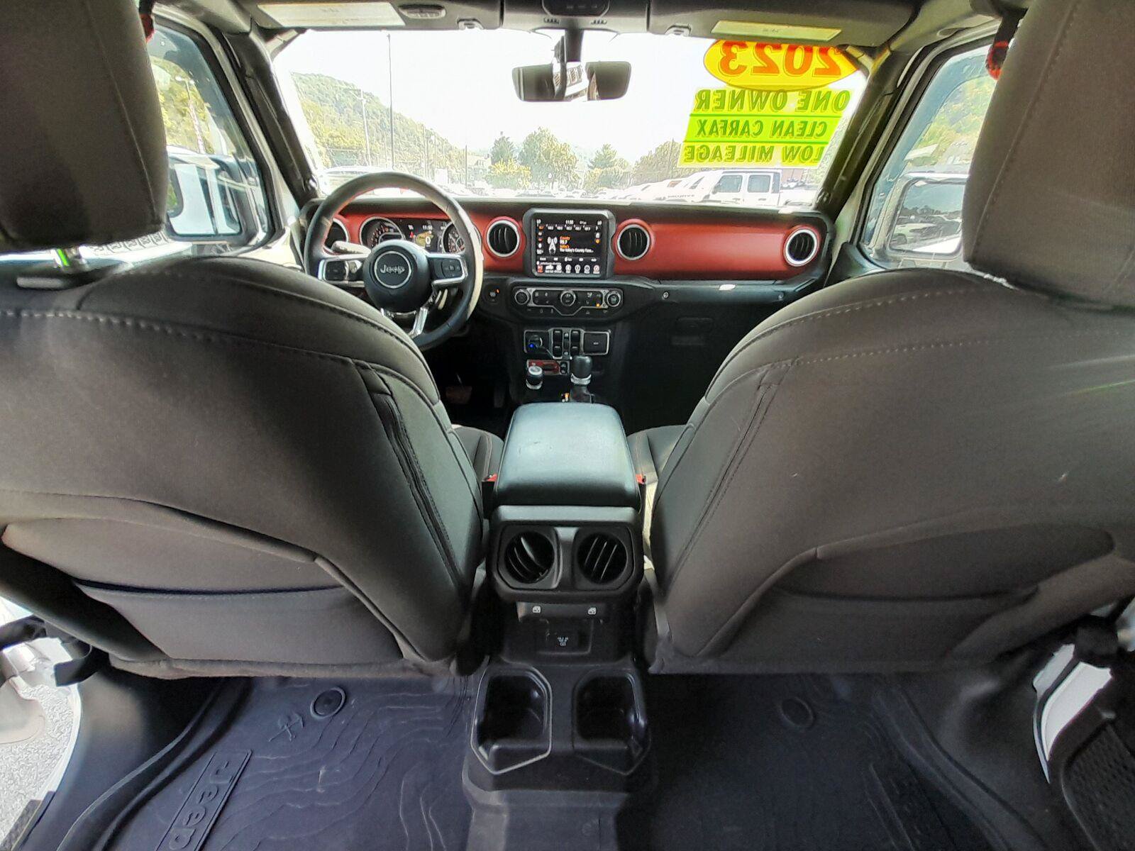 Used 2023 Jeep Gladiator Rubicon w/ Cold Weather Group AWD/4WD image 40