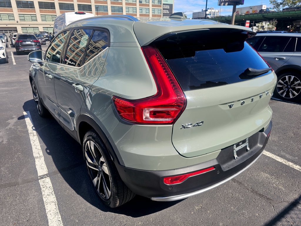 Certified 2024 Volvo XC40 B5 Plus w/ Protection Package Premier AWD/4WD image 2