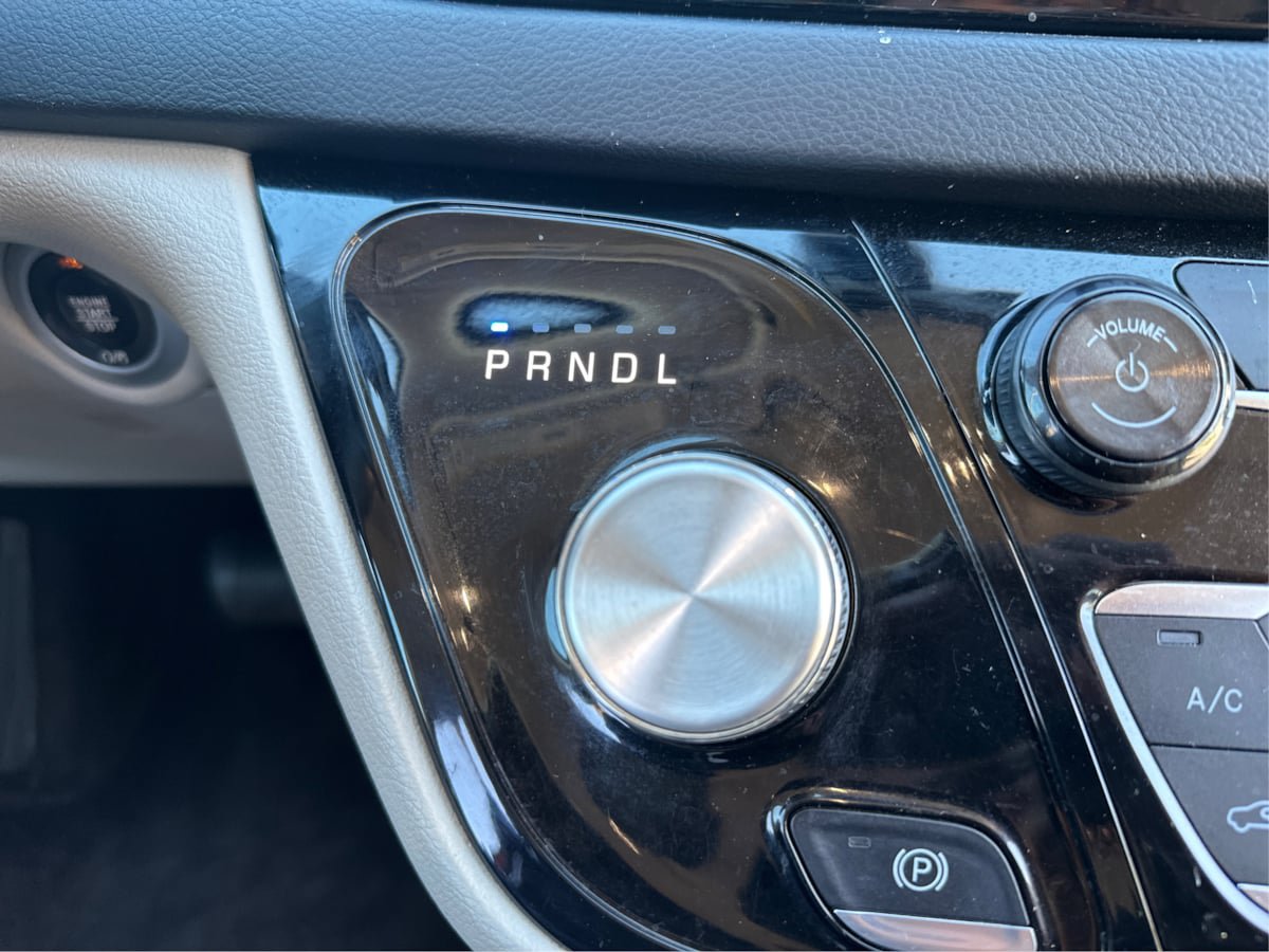 Used 2018 Chrysler Pacifica Touring-L Plus FWD image 27