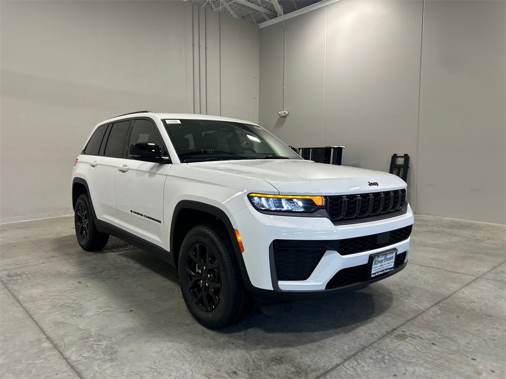 New 2026 Jeep Grand Cherokee Laredo image 4