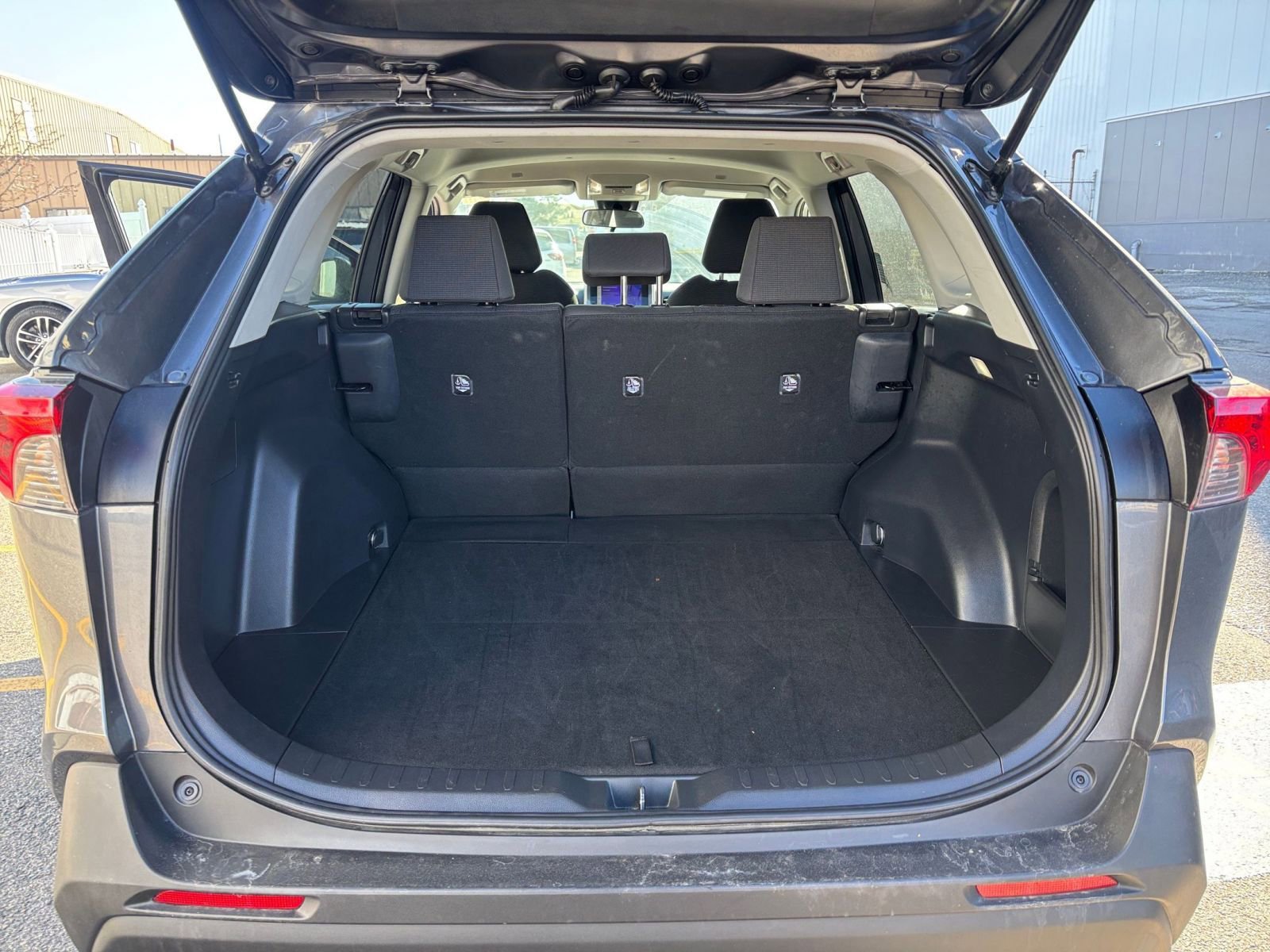 Used 2025 Toyota RAV4 LE image 27