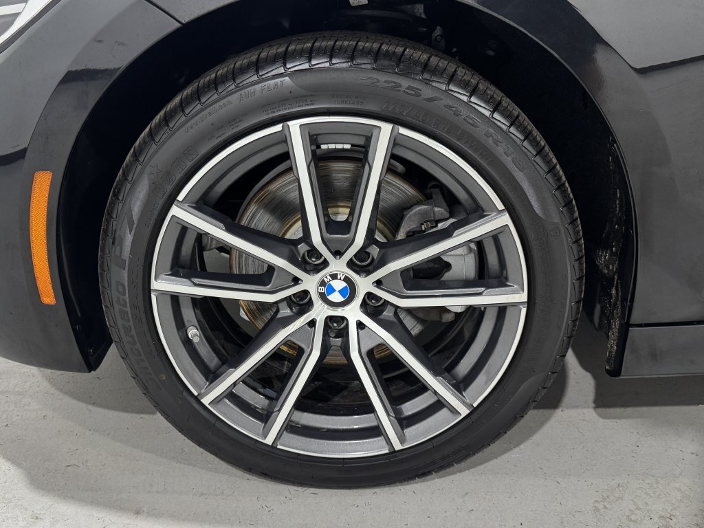 Used 2022 BMW 330i xDrive Sedan AWD/4WD image 9