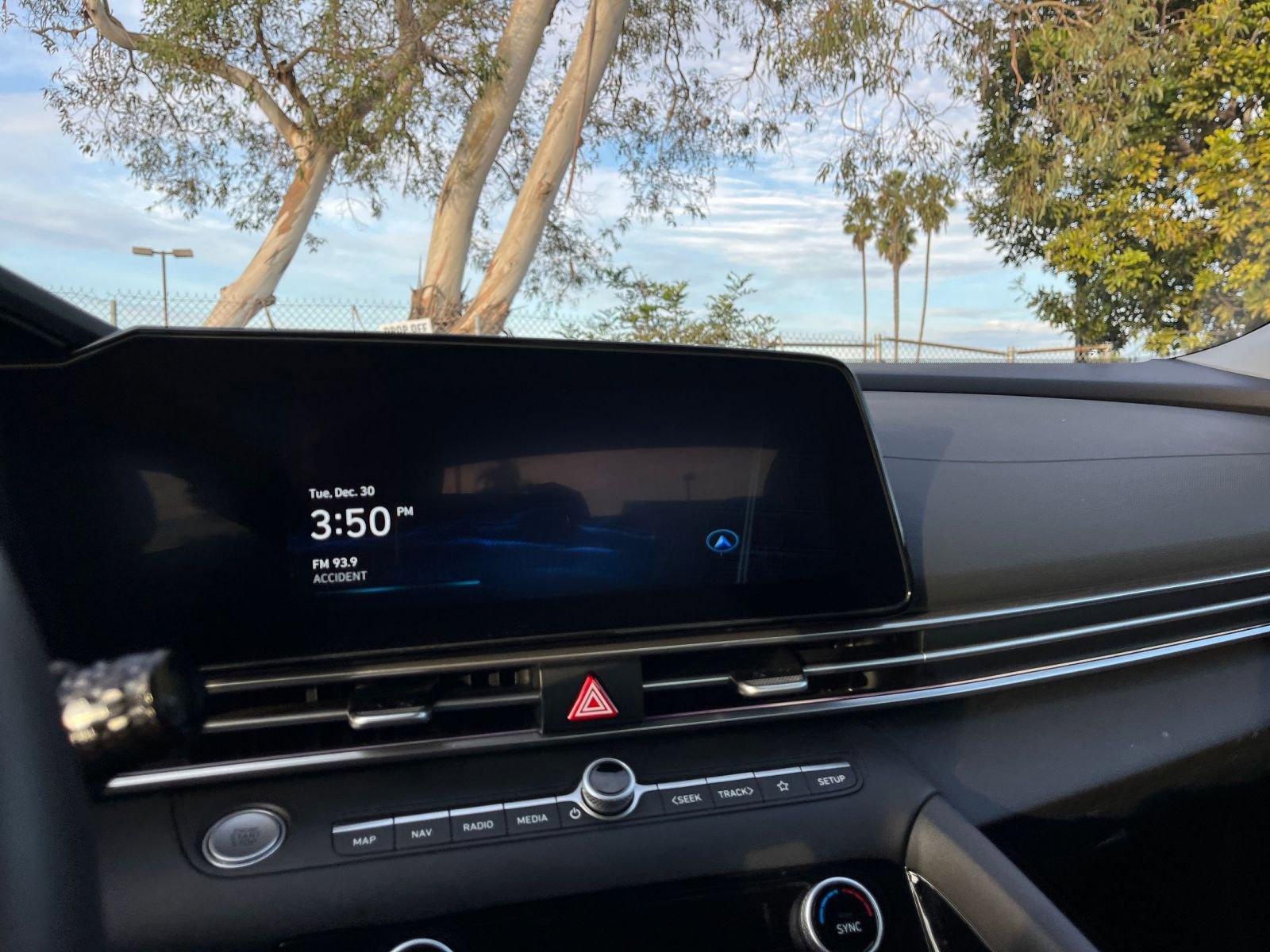 Used 2025 Hyundai Elantra Limited image 18