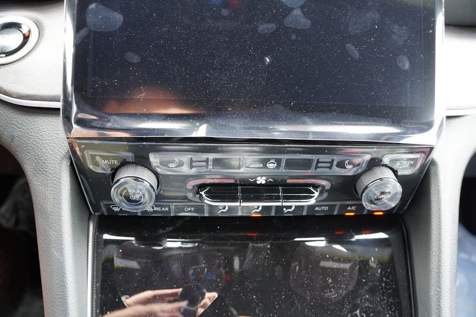 New 2025 Jeep Grand Cherokee Limited w/ Trailer Tow Package image 14