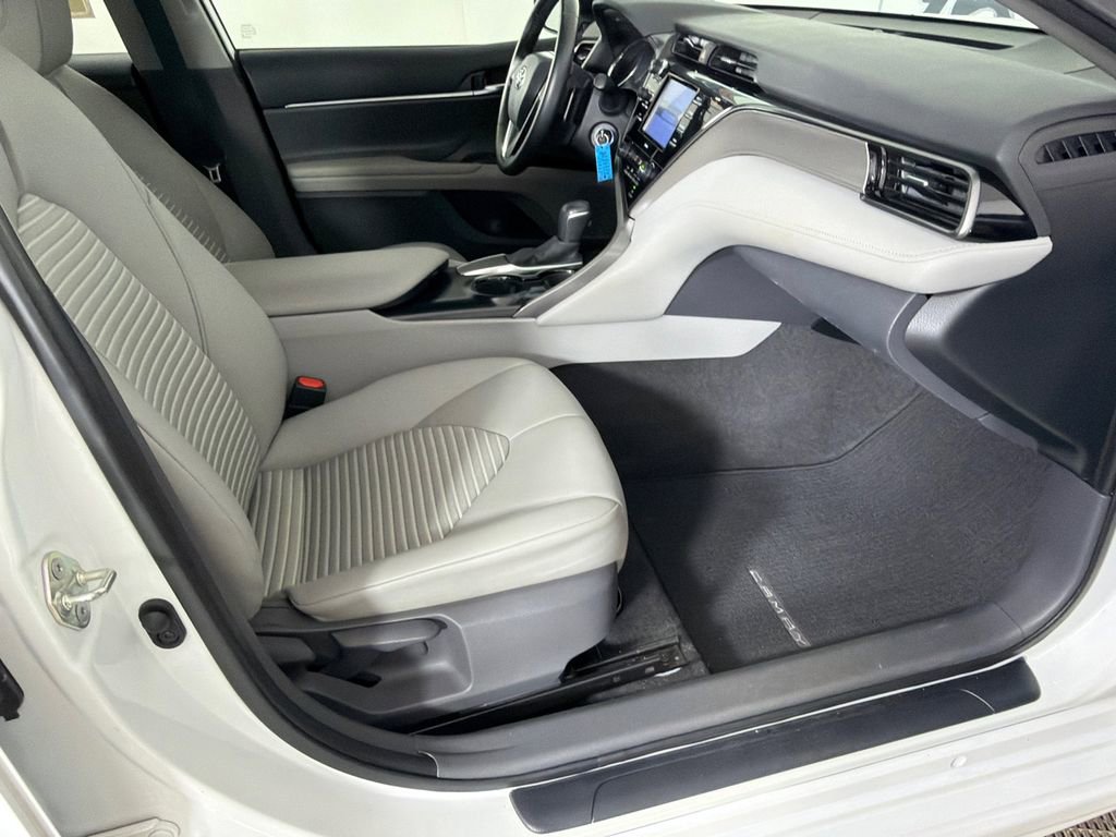 Used 2020 Toyota Camry SE FWD image 13