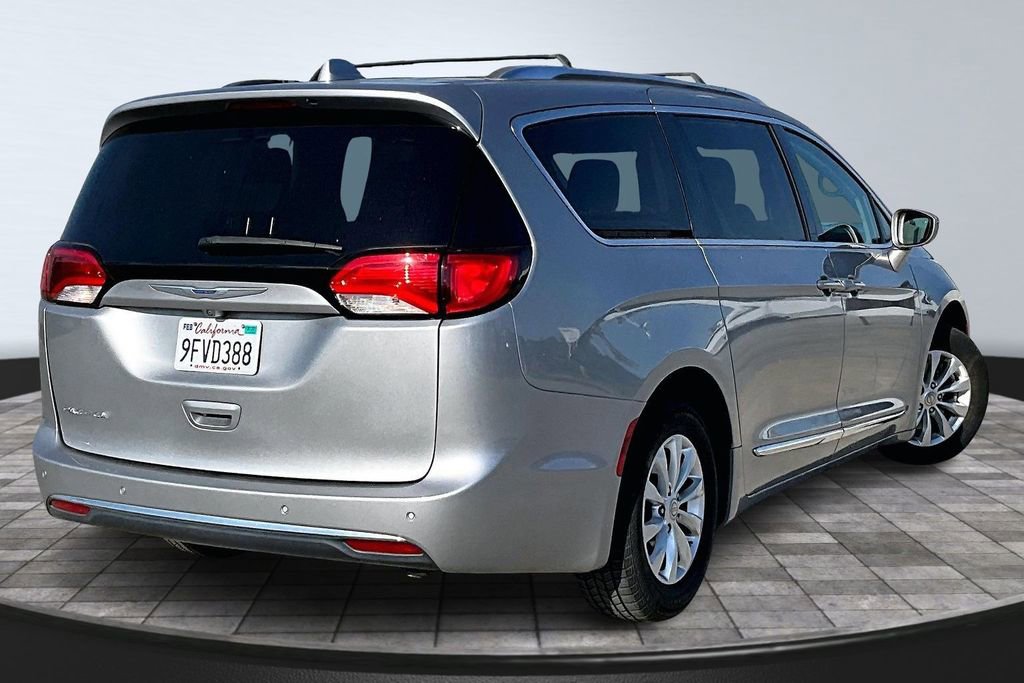Used 2018 Chrysler Pacifica Touring-L image 23