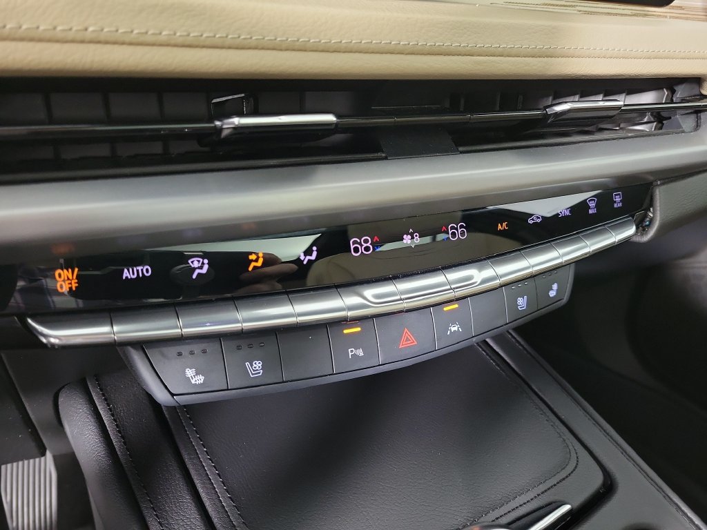 Used 2025 Cadillac XT4 Premium Luxury FWD image 25