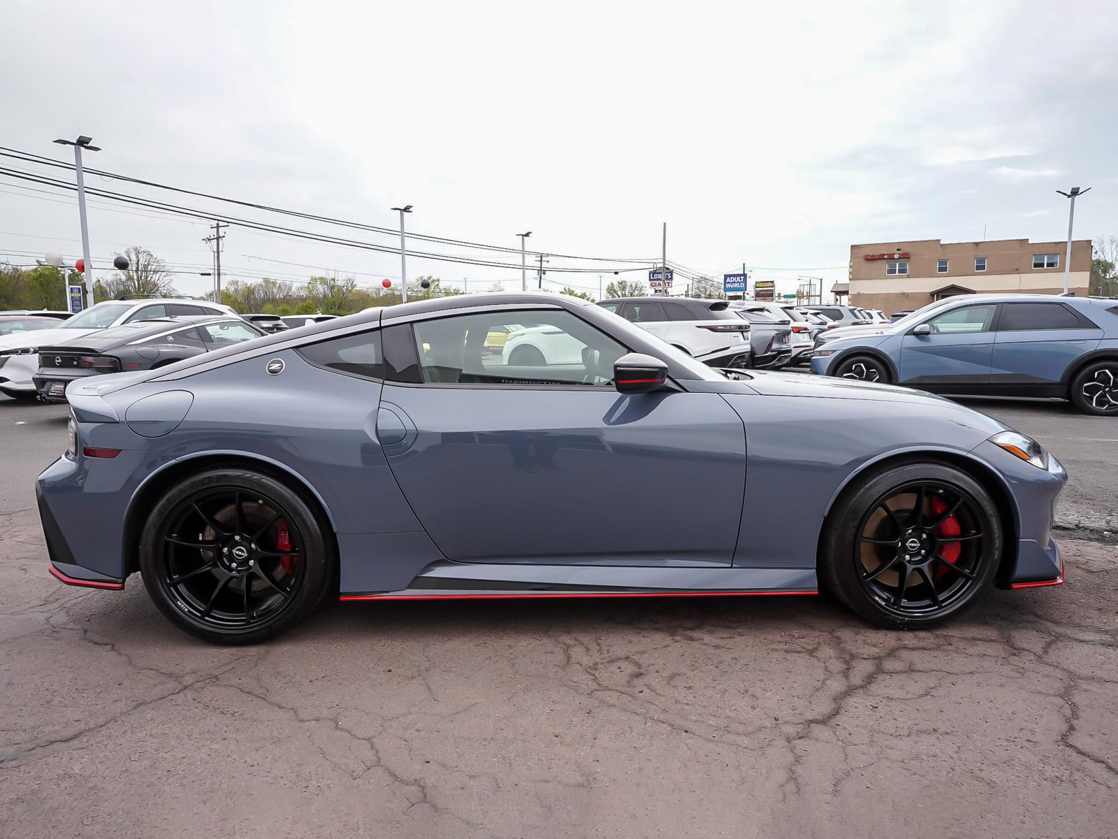 Used 2025 Nissan Z NISMO w/ Floor Mat Package RWD image 39