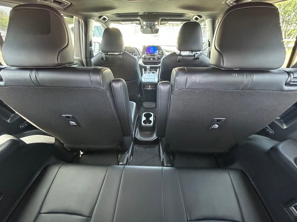 Used 2025 Toyota Highlander XSE AWD/4WD image 16