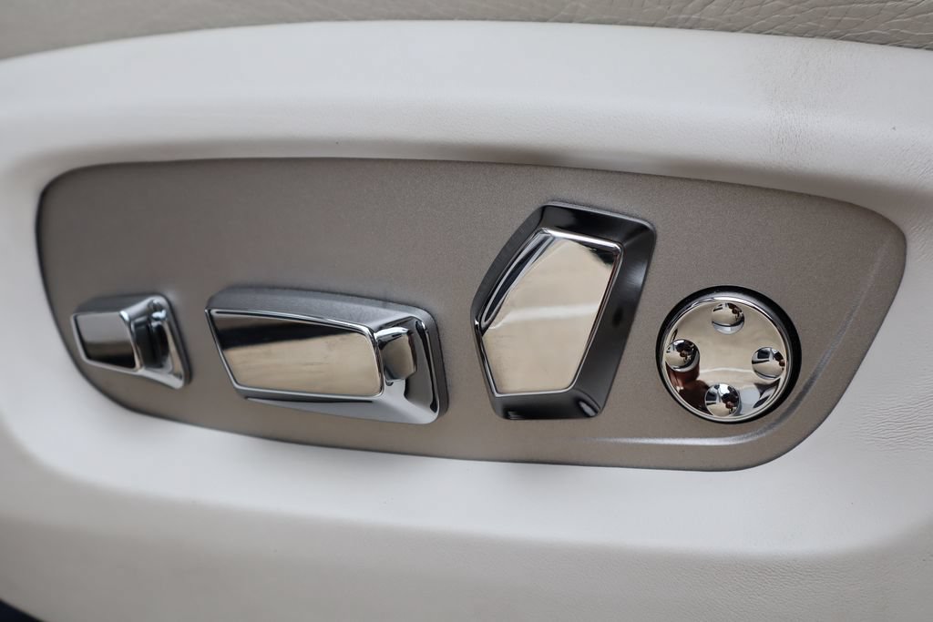 Used 2016 Rolls-Royce Ghost RWD image 10