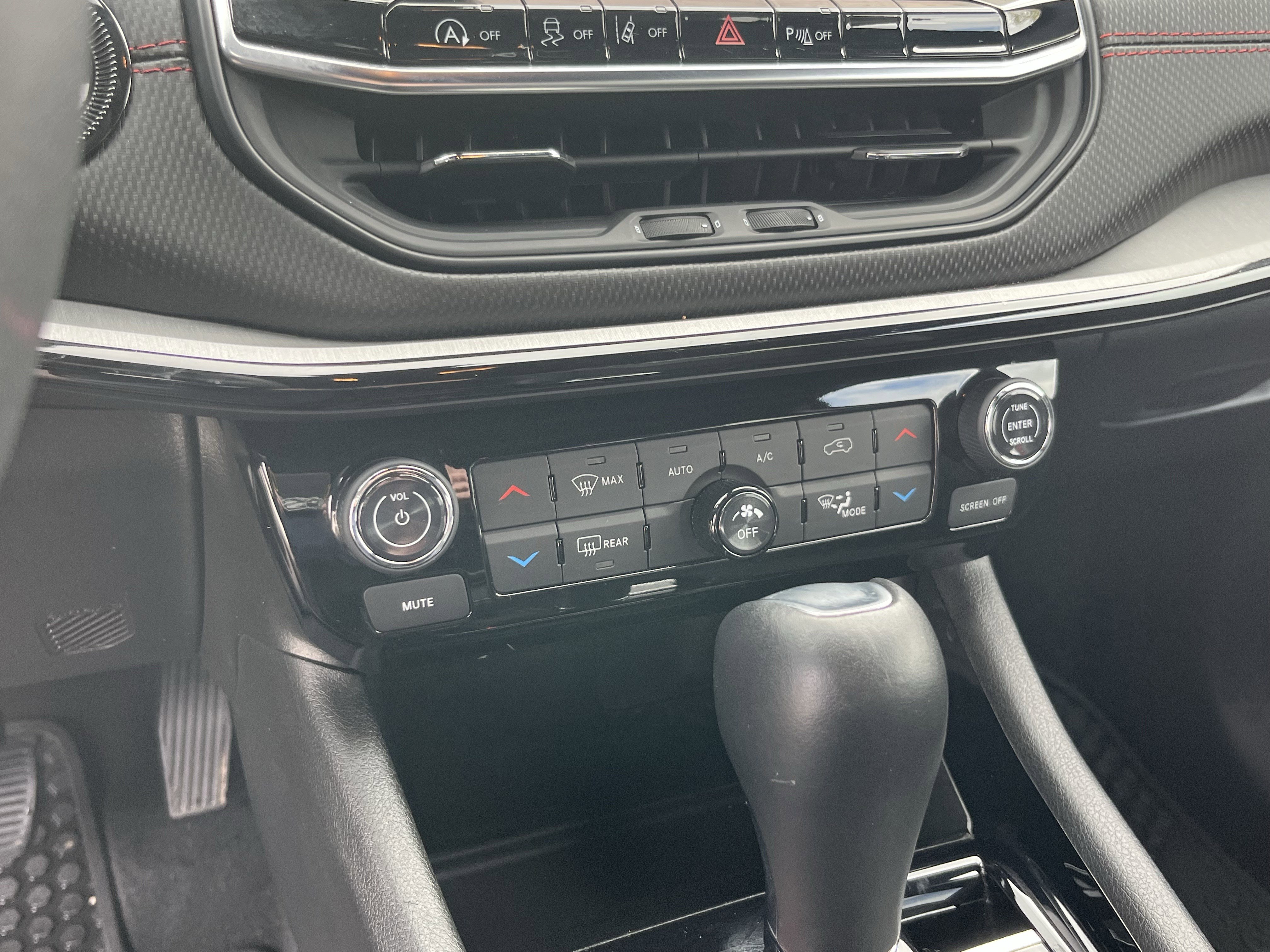 Used 2025 Jeep Compass Trailhawk AWD/4WD image 22