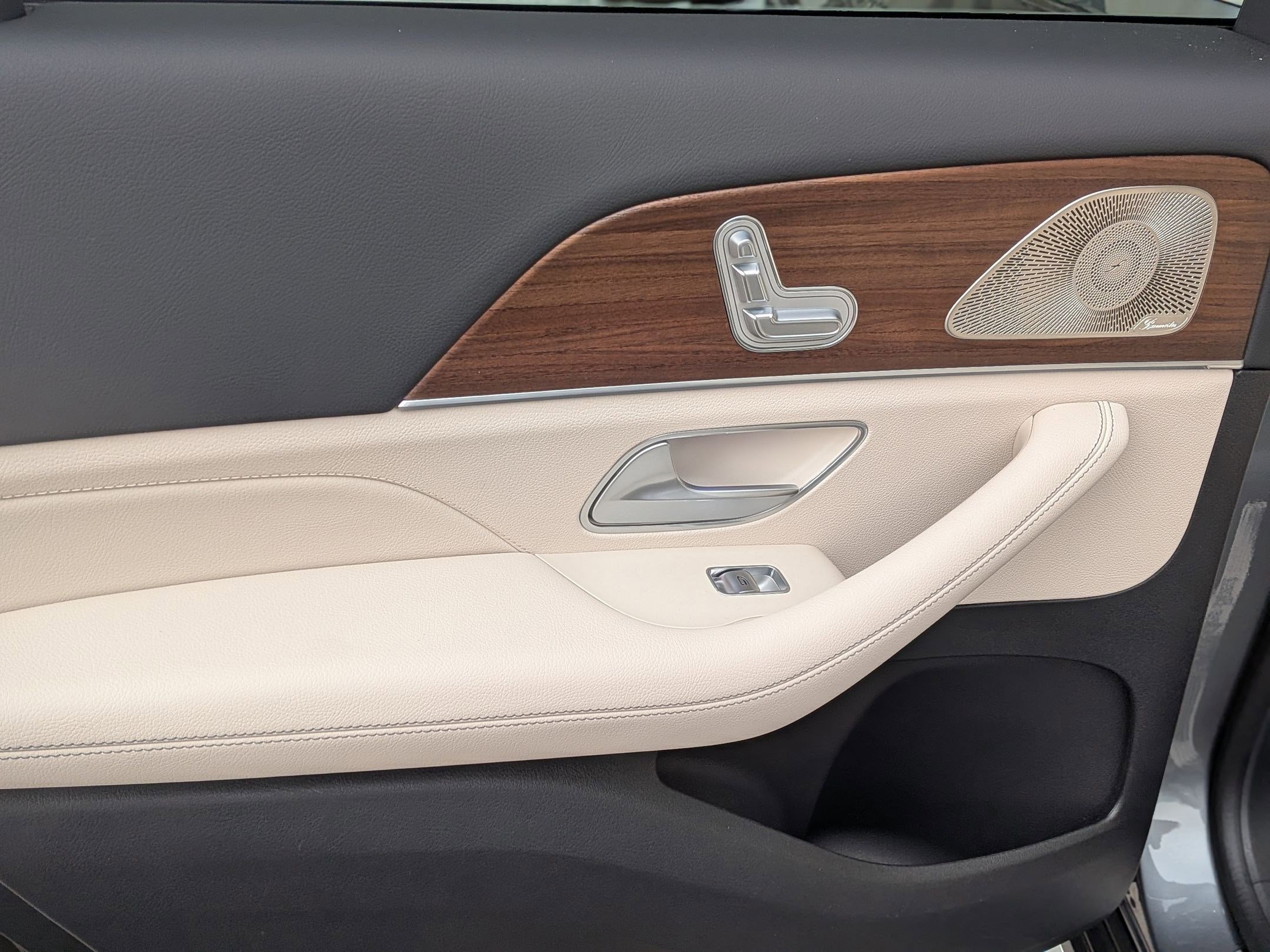 Certified 2025 Mercedes-Benz GLS 450 4MATIC image 27