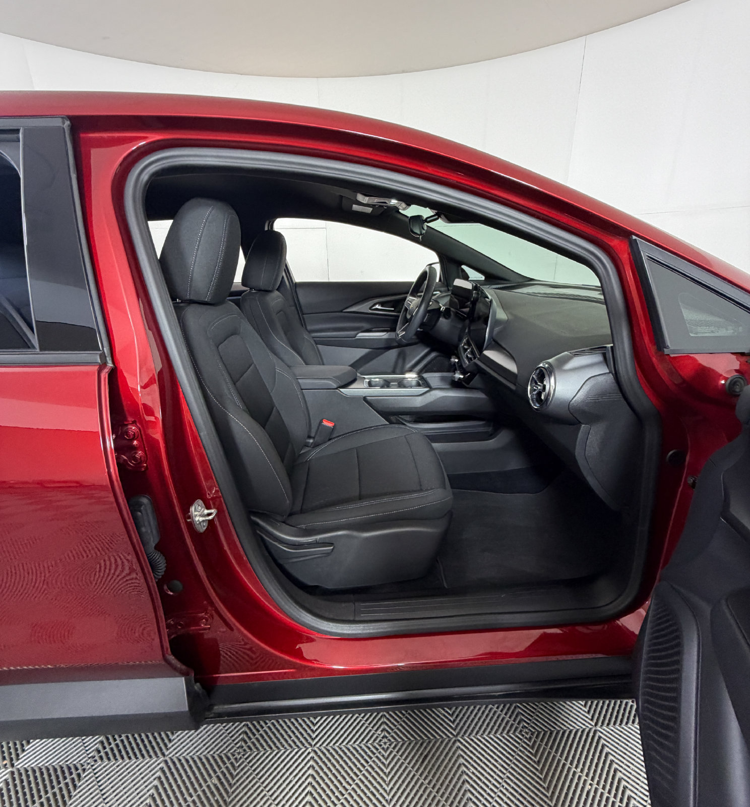 Used 2025 Chevrolet Equinox EV LT FWD image 5