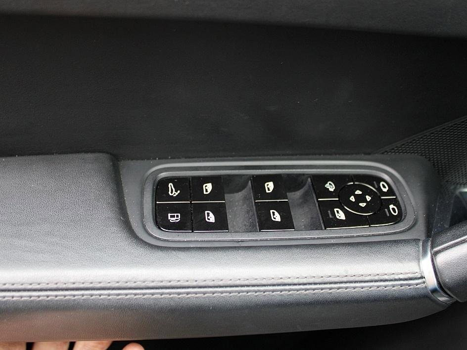 Used 2020 Porsche Cayenne Turbo S image 16