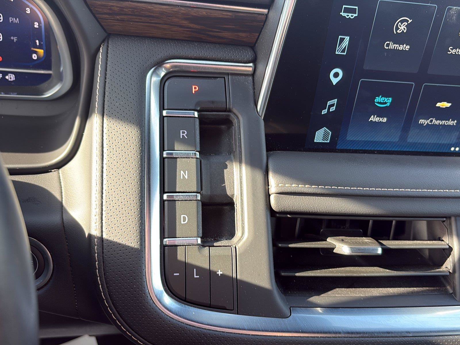 Used 2023 Chevrolet Tahoe Premier AWD/4WD image 19