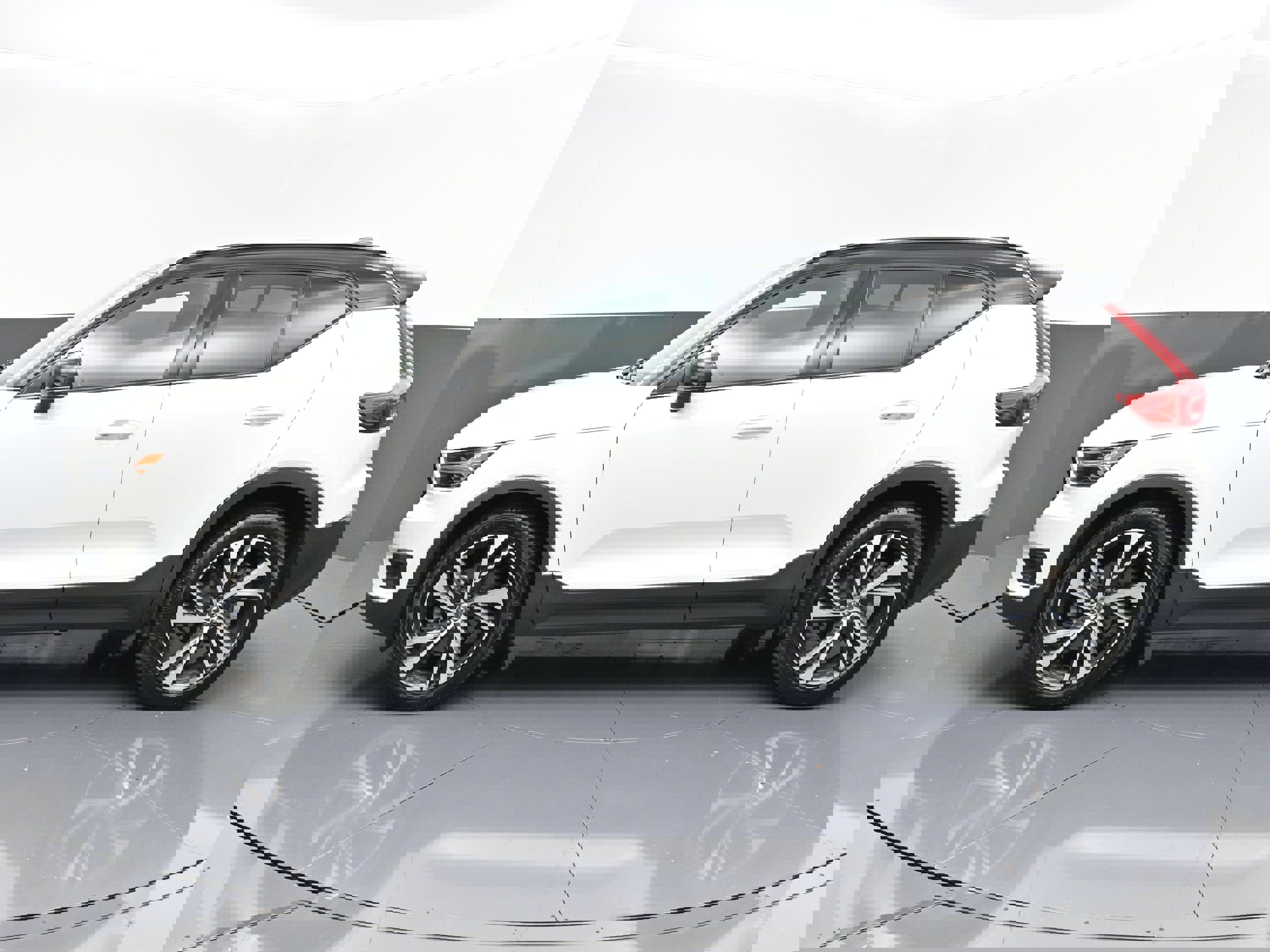 Used 2022 Volvo XC40 T5 R-Design image 49