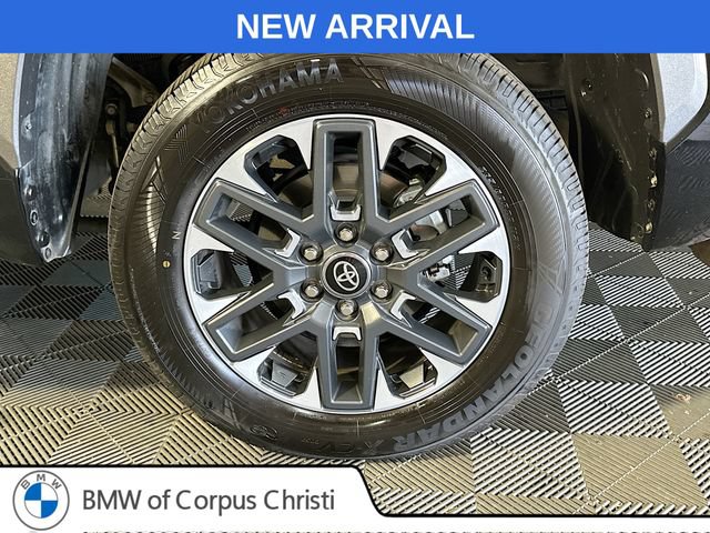 Used 2025 Toyota Tundra Limited AWD/4WD image 29