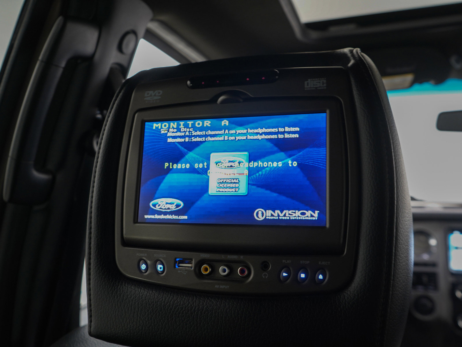 Used 2017 Ford Expedition XLT w/ Equipment Group 202A AWD/4WD image 21