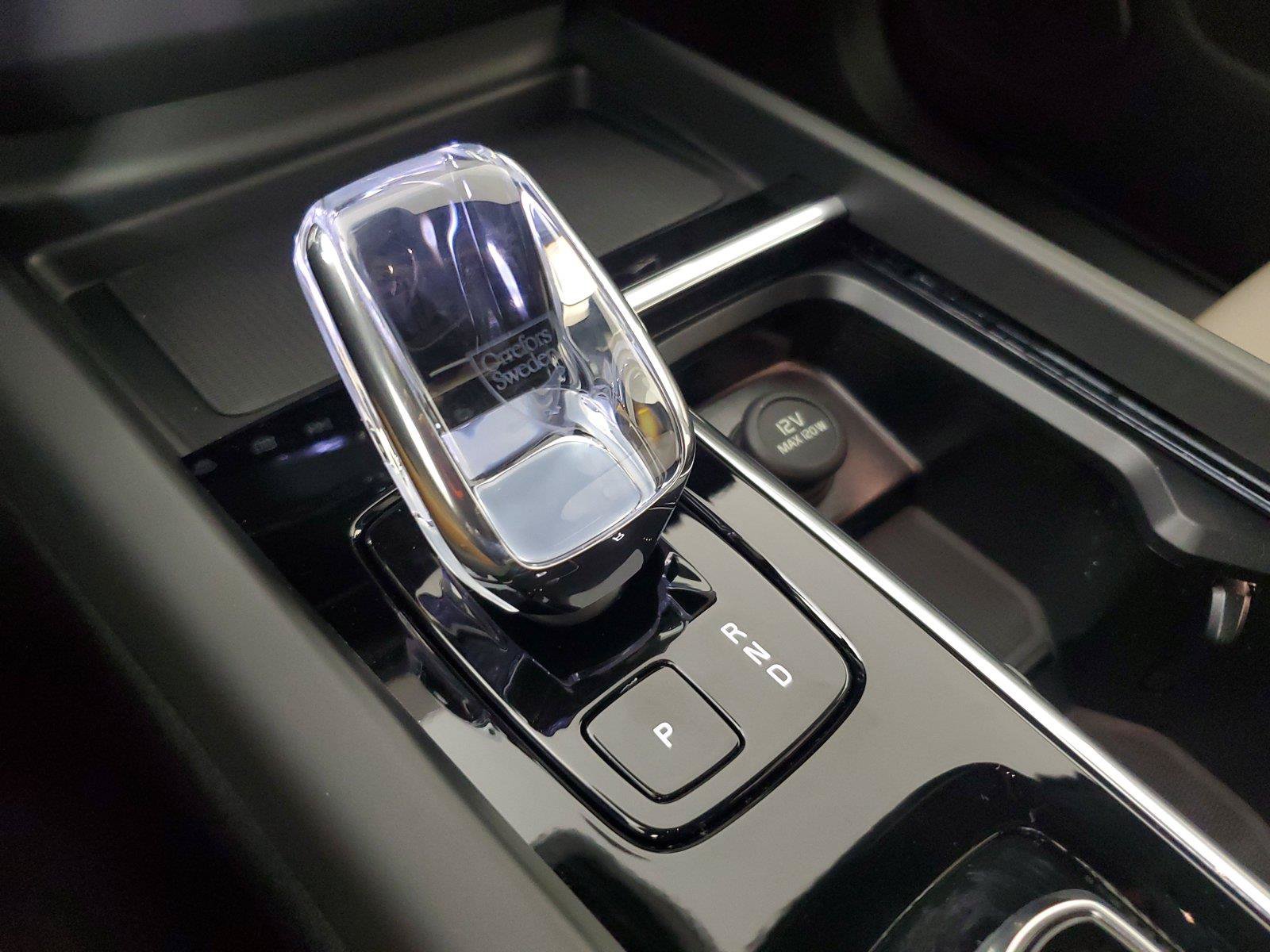 New 2027 Volvo XC60 B5 Plus AWD/4WD image 32