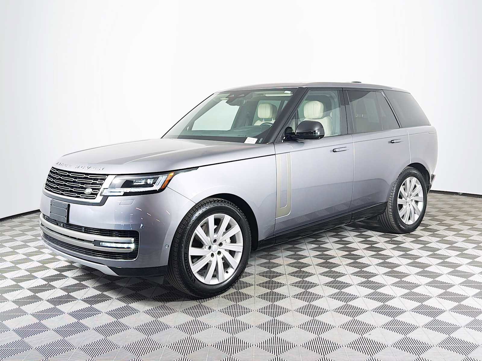 Used 2024 Land Rover Range Rover SE AWD/4WD image 1