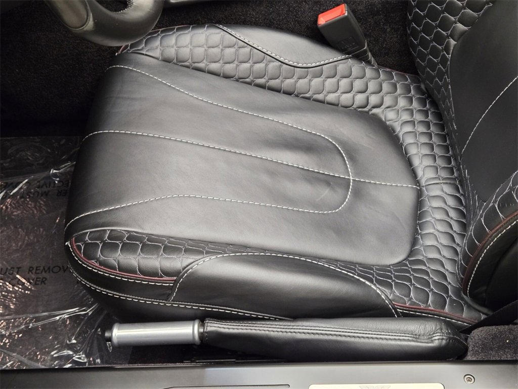 Used 2015 Aston Martin Vanquish Volante image 30