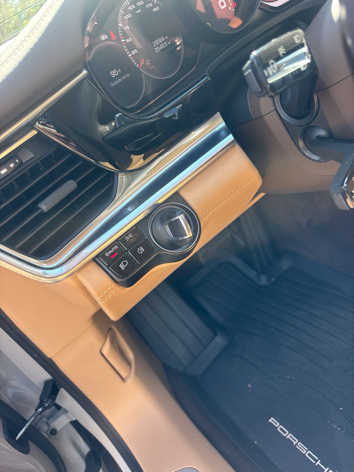 Used 2019 Porsche Panamera image 11