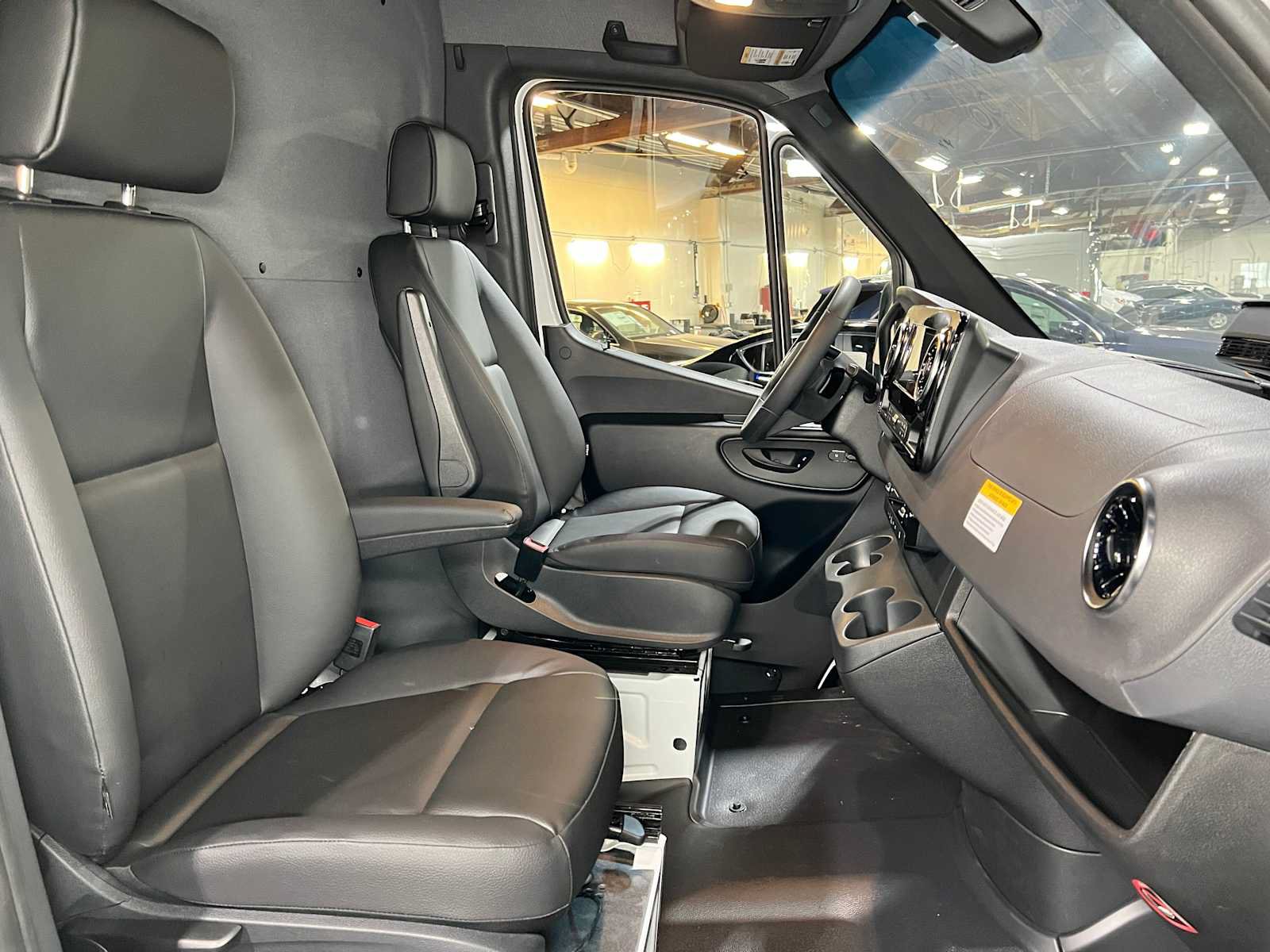 New 2025 Mercedes-Benz eSprinter 170 Cargo image 12