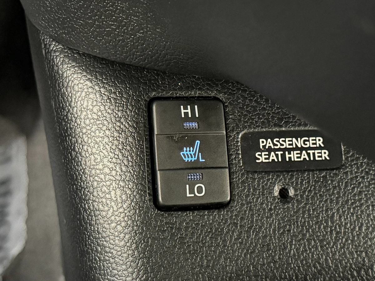 Used 2019 Toyota Prius Prime Advanced w/ Carpet Mat Package FWD image 26