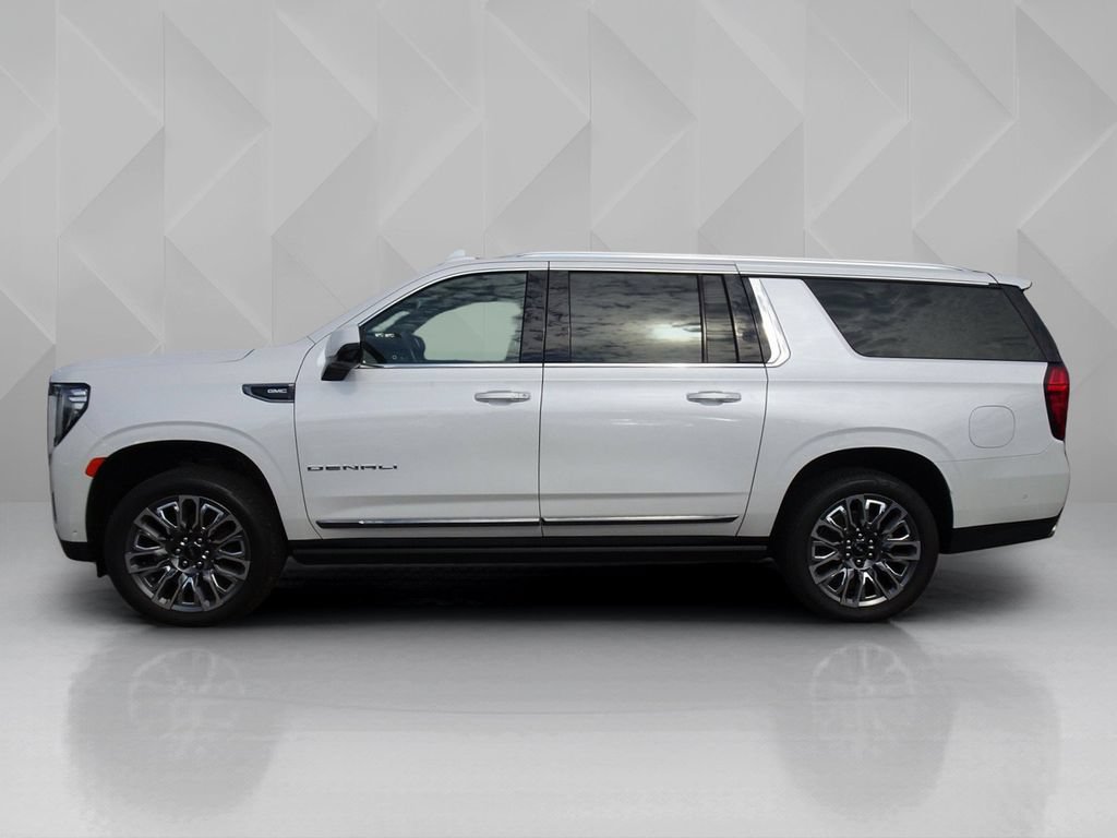 Used 2023 GMC Yukon XL Denali Ultimate AWD/4WD image 2