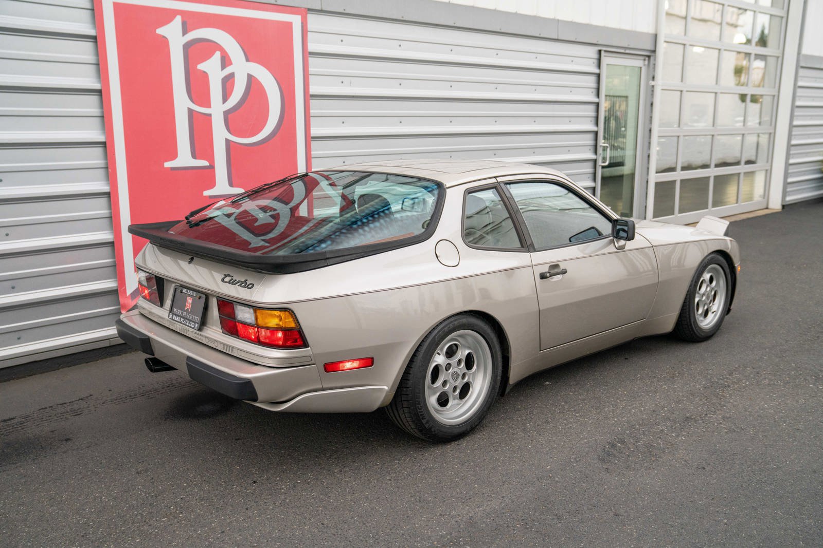 Used 1986 Porsche 944 Turbo RWD image 51