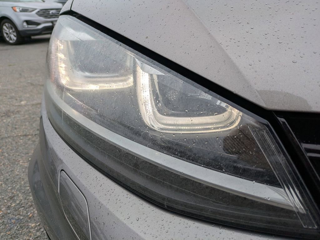 Used 2016 Volkswagen Golf R 4-Door AWD/4WD image 11